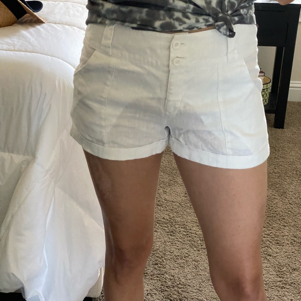 Island company white linen shorts